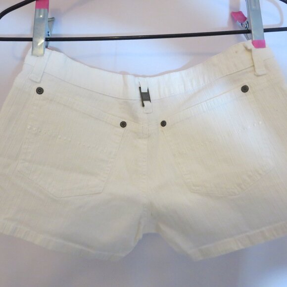 GLO‎ White Shorts - Picture 4 of 6